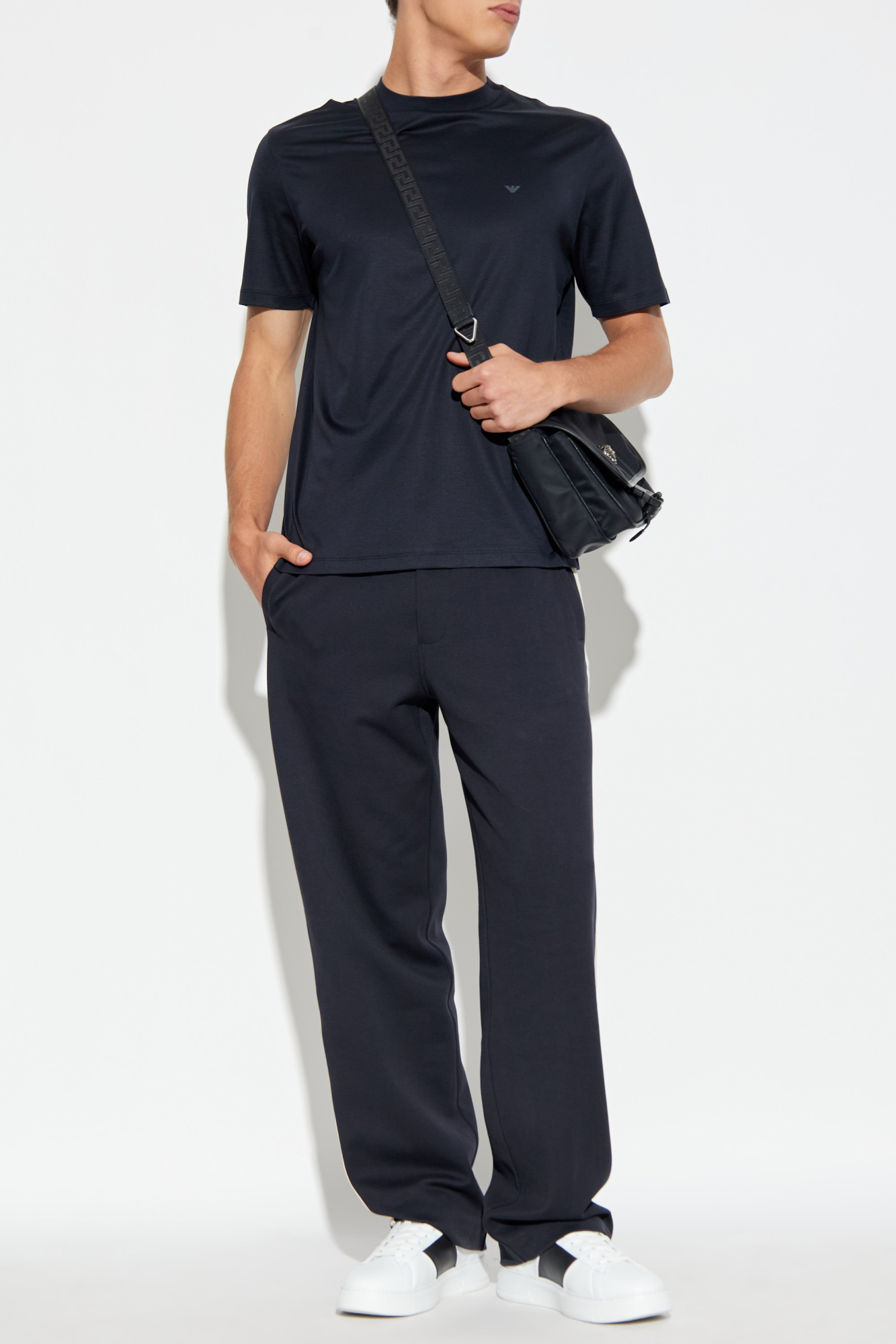 Tシャツ・カットソー EMPORIO ARMANI Men T-shirt Blue EM000311AF10761 UB118 Ea7 Emporio Armani logo-print T-shirt | Blue | FARFETCH